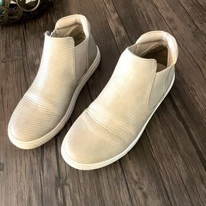 Coconut by Matisse white croc Harlan high top sneakers, size 6